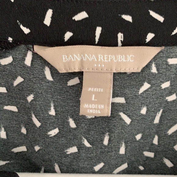 Banana Republic V-Neck Blouse in Black & White - Picture 6 of 7